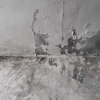 现浇的楼板出现裂缝有什么危害？